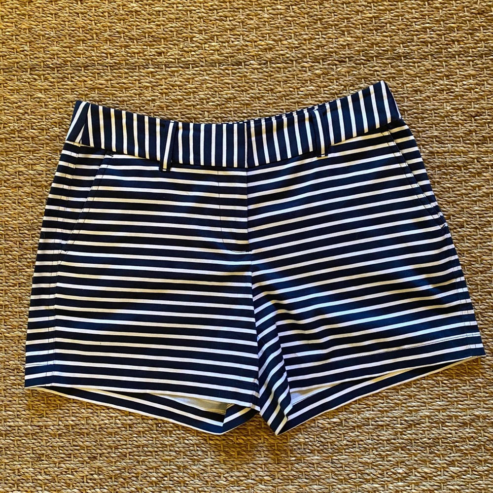 Vineyard vines navy stripe shorts